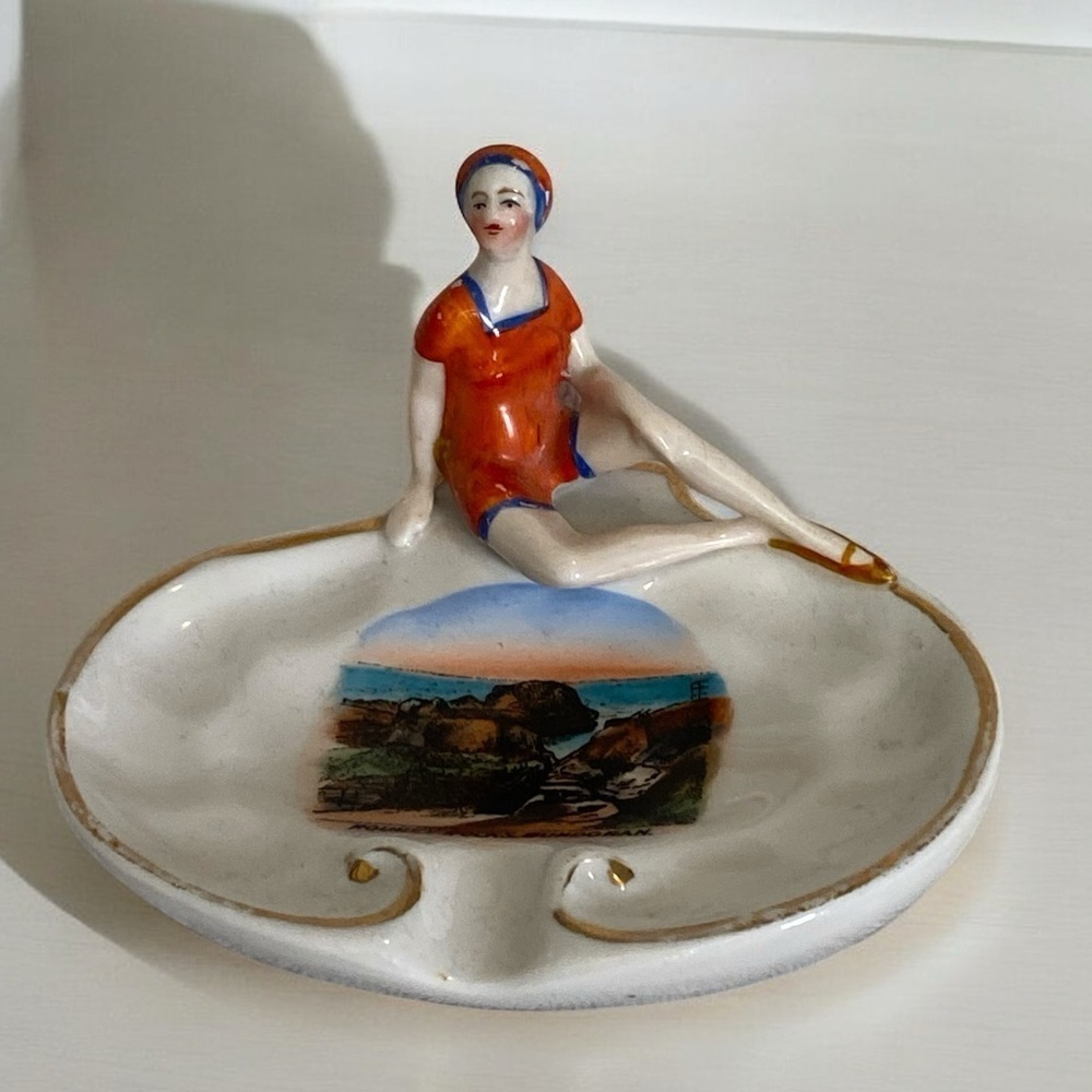VTG Rougey Rocks Bundoran Art Deco Bathing Beauty Ashtray Trinket Dish Japan